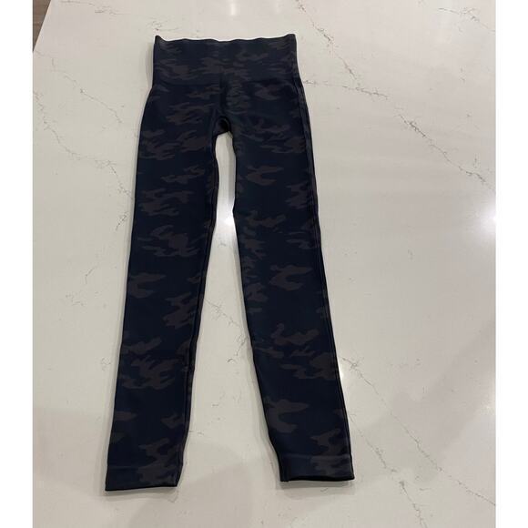 NWT Spanx Look at Me Now Camo Black Leggings Size Medium - Picture 6 of 12